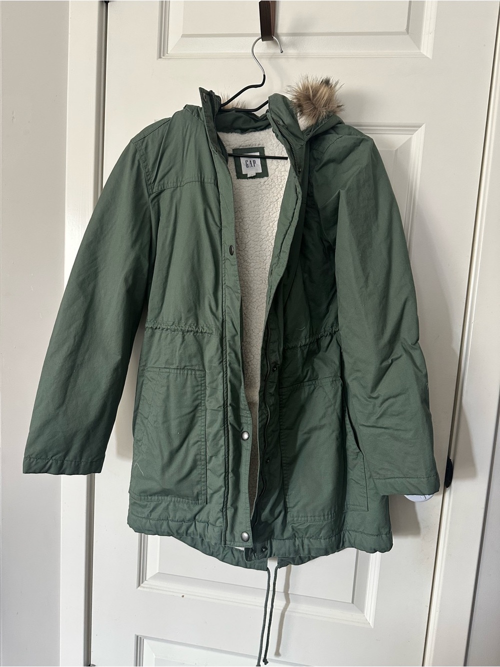 GAP Green Sherpa-Lined Hooded Parka with Faux Fur Trim Great condition